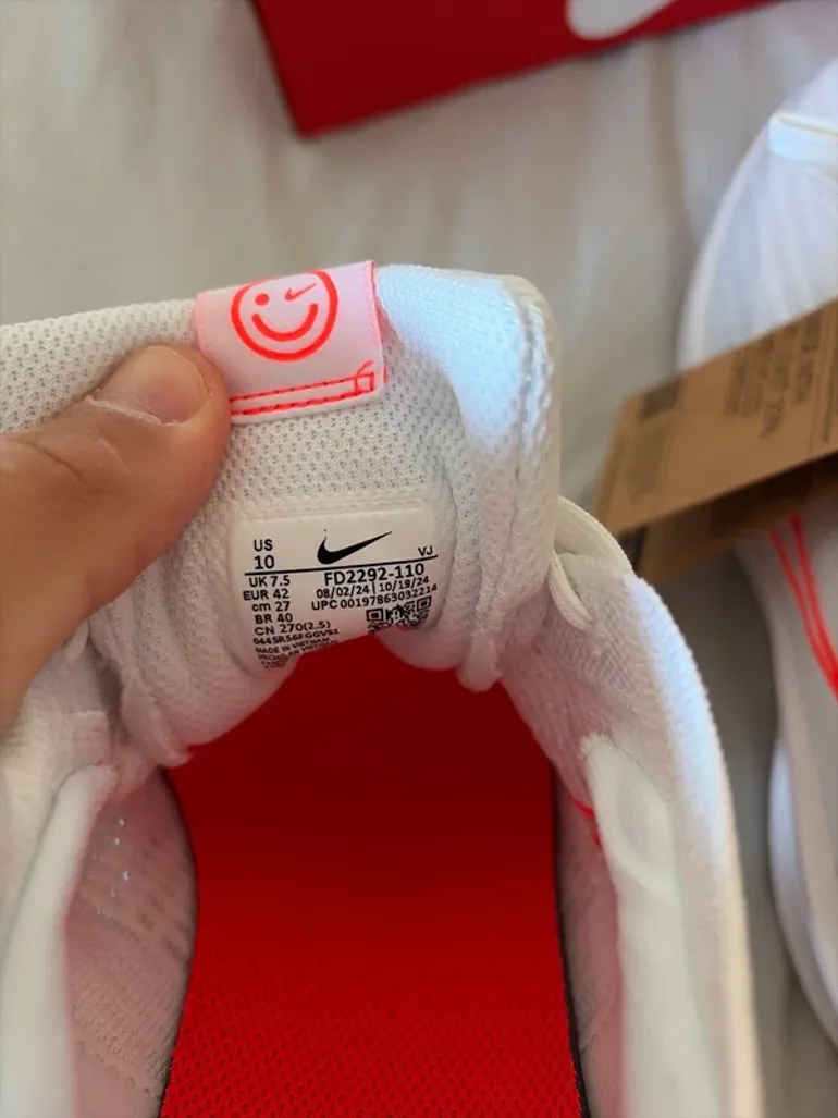 Used Nike Running Shoes Size 42 bike — image 5 of 6