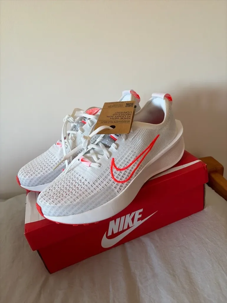 Used Nike Running Shoes Size 42 bike — image 2 of 6