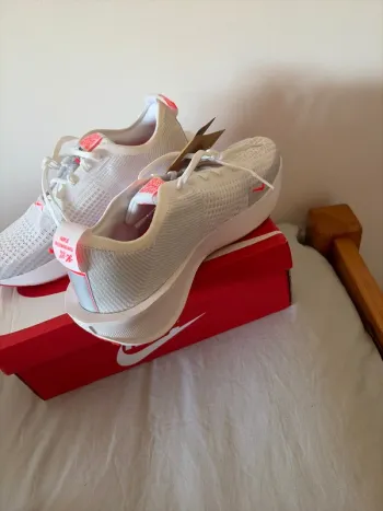 Used Nike Running Shoes Size 42 bike — image 4 of 6