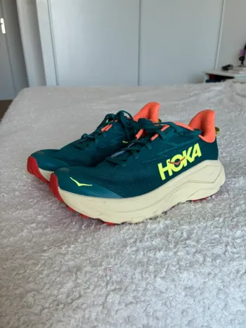 Used Autre Challenger 8 Running Shoes