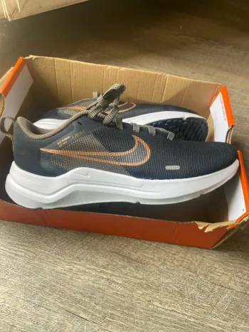 Używany Nike Downshifter 12 Running Shoes