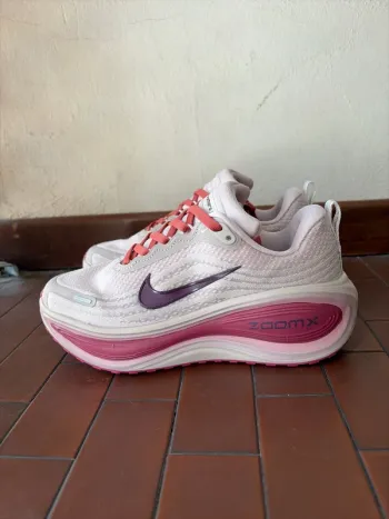 Used Nike Vomero Plus Running Shoes