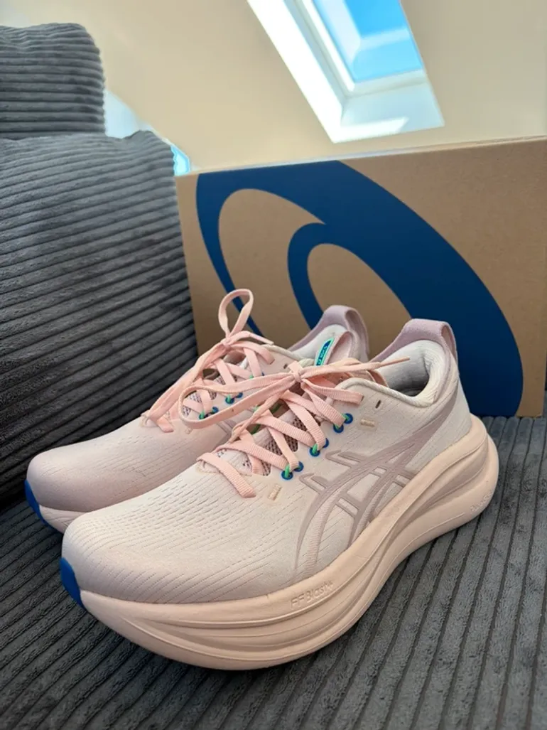Used Asics Nimbus 28 bike — image 3 of 4