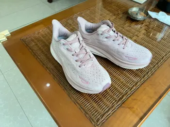 Tweedehands Rose Hoka Laufschuhe bike — afbeelding 3 van 4