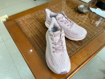 Tweedehands Rose Hoka Laufschuhe bike — afbeelding 2 van 4