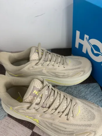 Used Hoka Laufschuhe bike — image 2 of 5