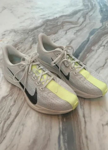 Used Lightweight Pegasus Flyknit Running Shoes