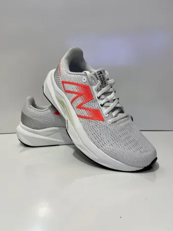 Used New Balance Propel FuelCell bike — image 4 of 7