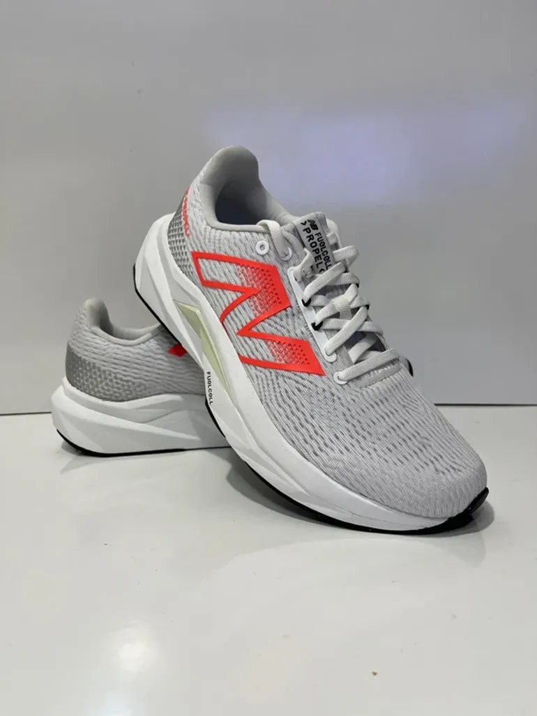 Used New Balance Propel FuelCell bike — image 4 of 7