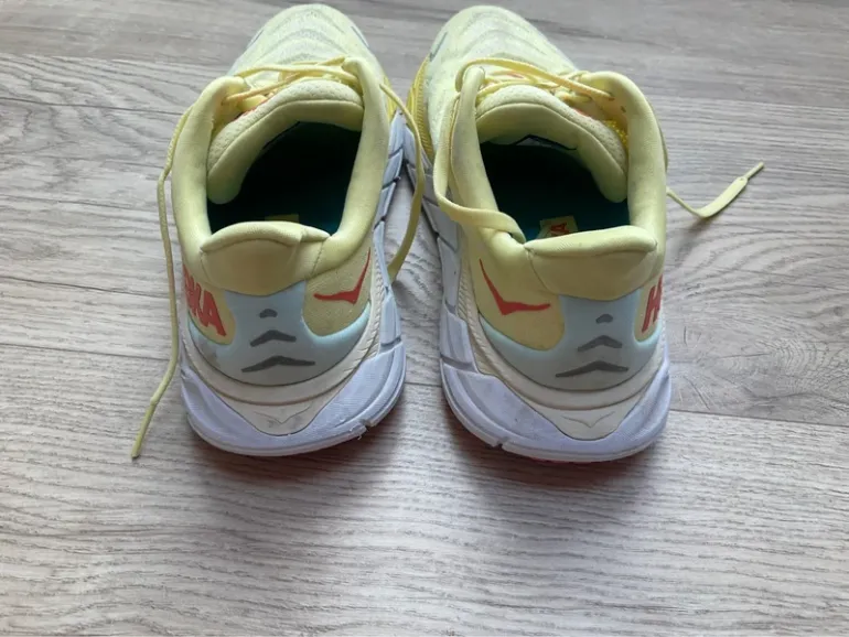 Used Hoka Arahi 6 bike — image 3 of 8