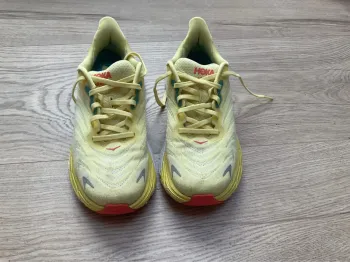Used Hoka Arahi 6 Running Shoes