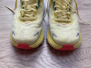 Used Hoka Arahi 6 bike — image 6 of 8