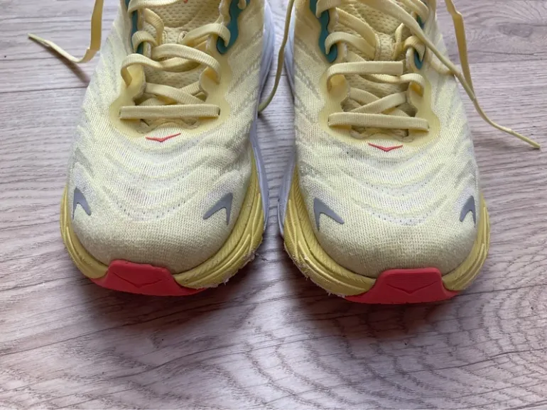 Used Hoka Arahi 6 bike — image 6 of 8