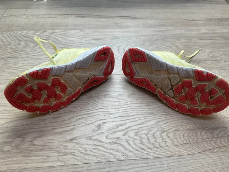 Used Hoka Arahi 6 bike — image 7 of 8