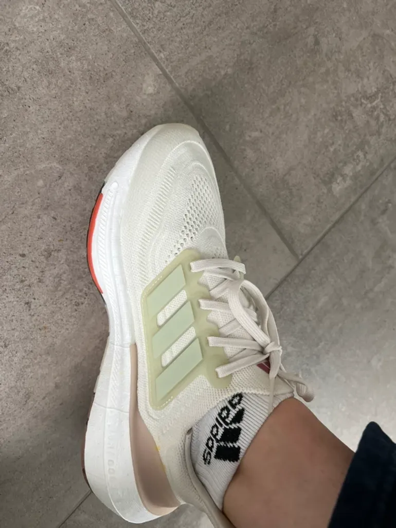 Adidas Ultraboost Light bike usato — immagine 2 di 3