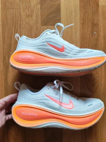 Käytetty Nike Vomero Zoom X Running Shoes