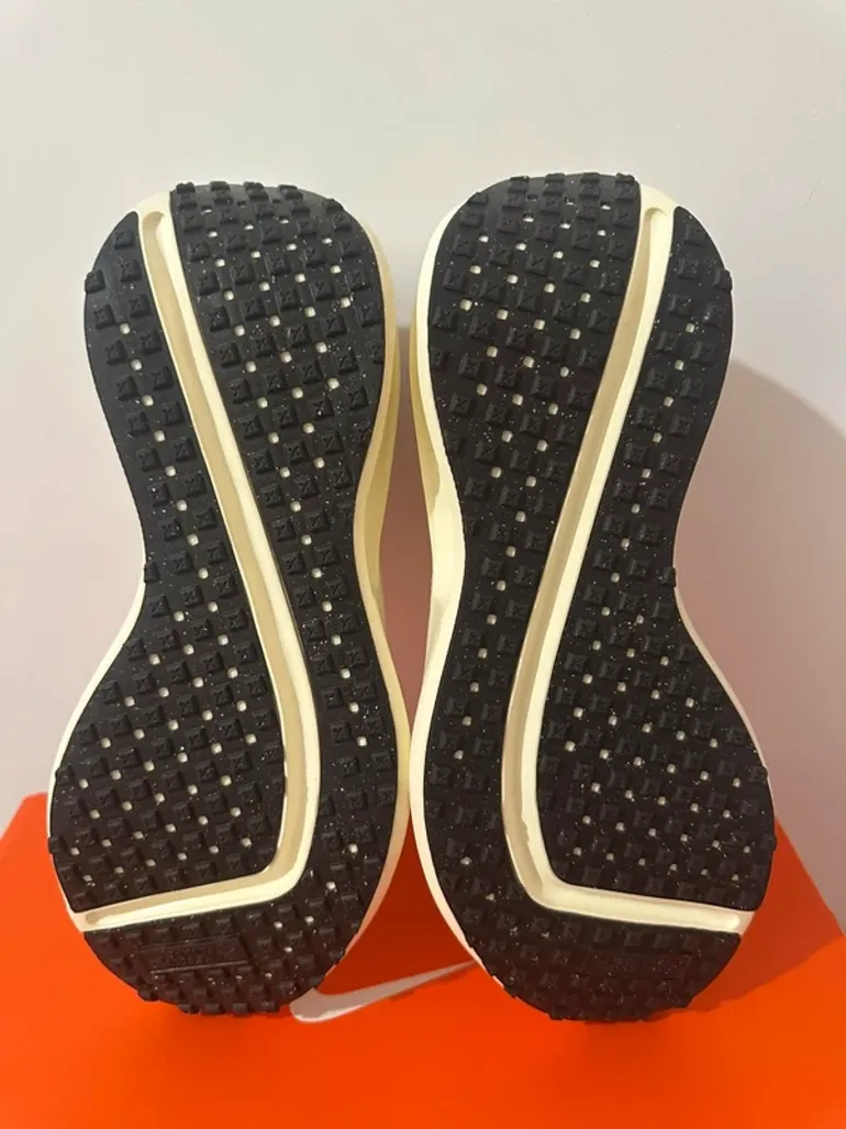 Used Nike running shoes bike — image 5 of 6