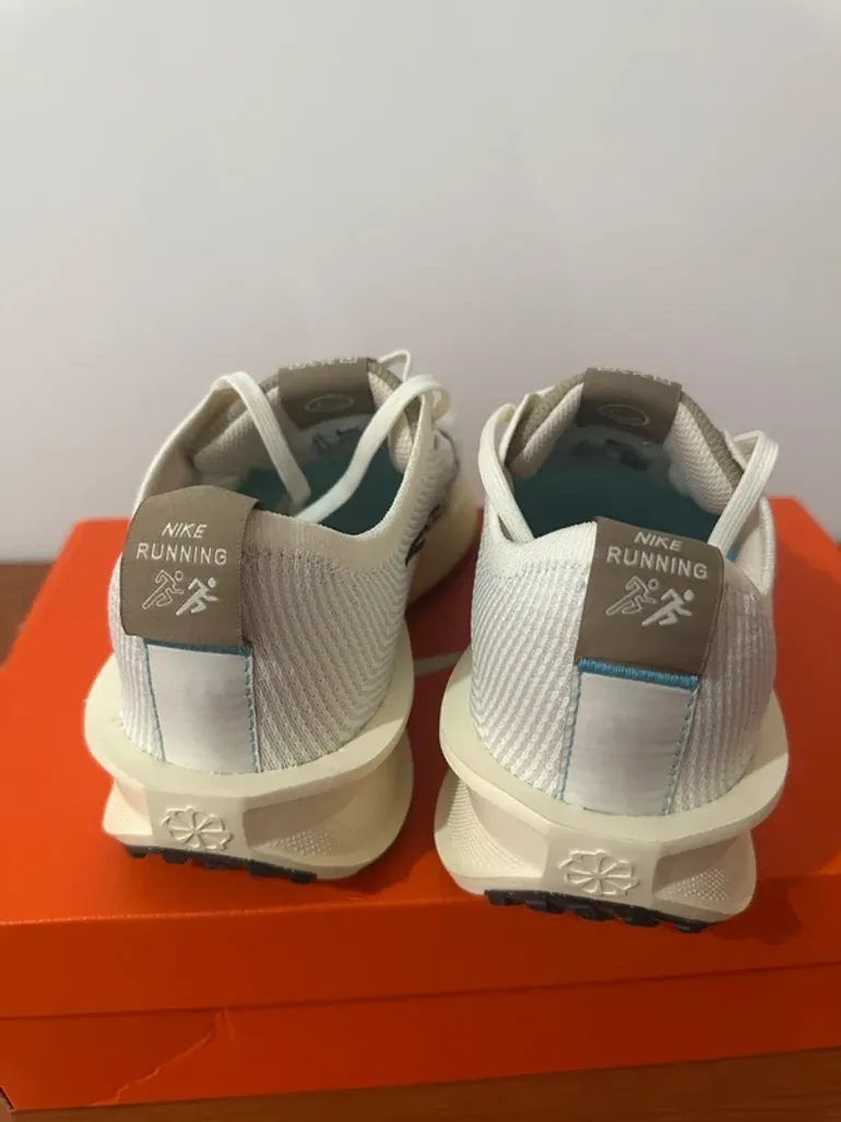 Used Nike running shoes bike — image 3 of 6