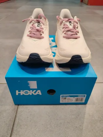Used Hoka Arahi 8 bike — image 6 of 6