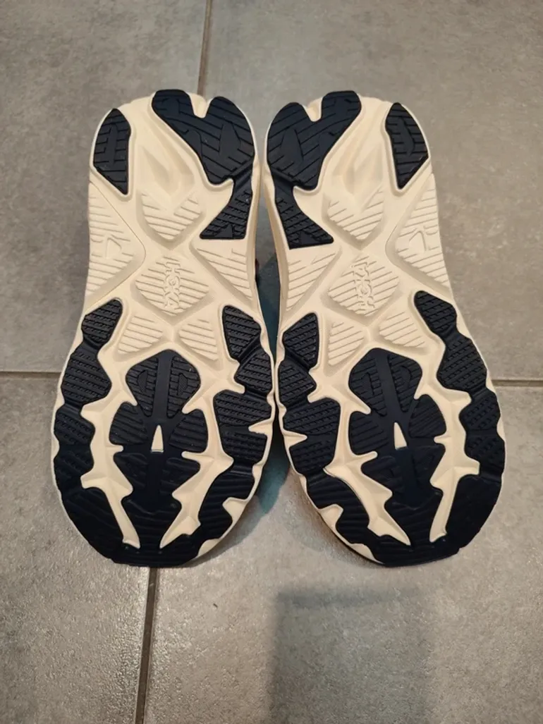 Used Hoka Arahi 8 bike — image 5 of 6