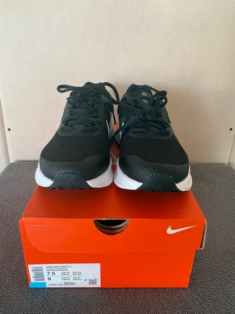 Gebrauchtes White Nike Run Swift 2 bike — Bild 2 von 4