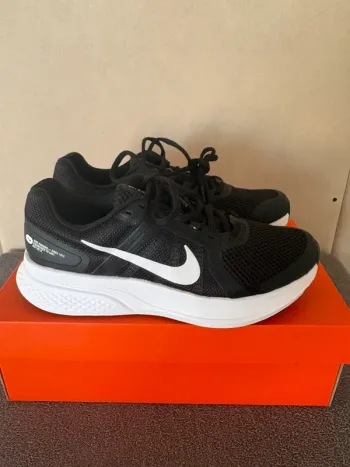 Gebrauchtes White Nike Run Swift 2 Running Shoes