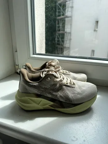 Gebrauchtes Asics Novablast 5 bike — Bild 3 von 5