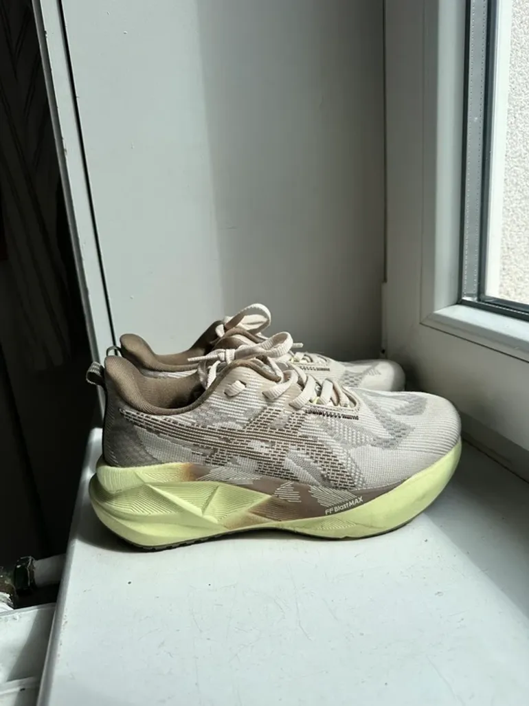 Gebrauchtes Asics Novablast 5 bike — Bild 2 von 5
