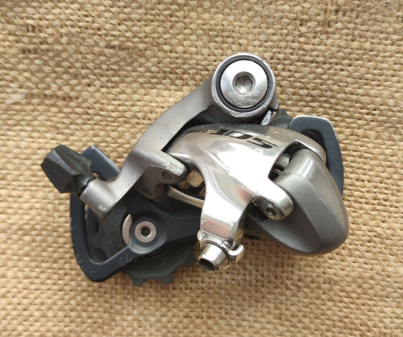 Used Shimano 105 RD-5700 Drivetrain & Pedals