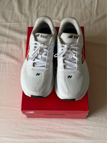Used New Balance Fresh Foam 860 v15 bike — image 2 of 5