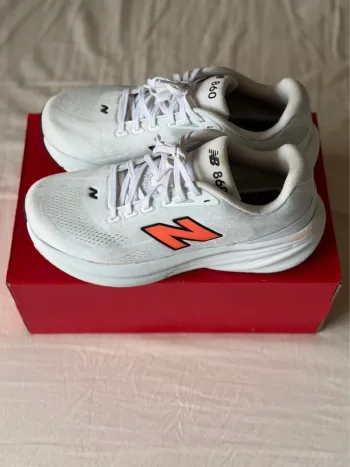 Used New Balance Fresh Foam 860 v15 Running Shoes