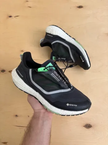 Used Continental Ultraboost Gore-Tex bike — image 2 of 10