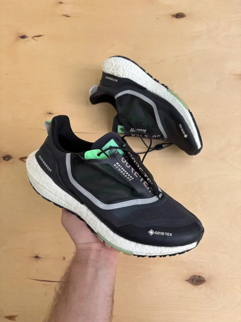Used Continental Ultraboost Gore-Tex bike — image 2 of 10