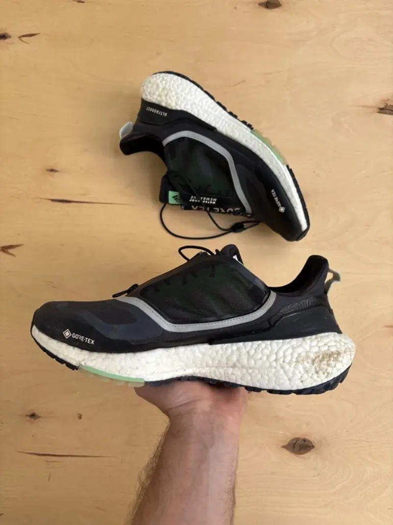 Used Continental Ultraboost Gore-Tex bike — image 4 of 10