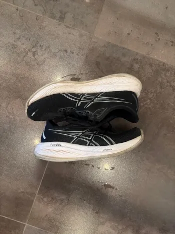 Używany Asics Gel Cumulus 26 Running Shoes