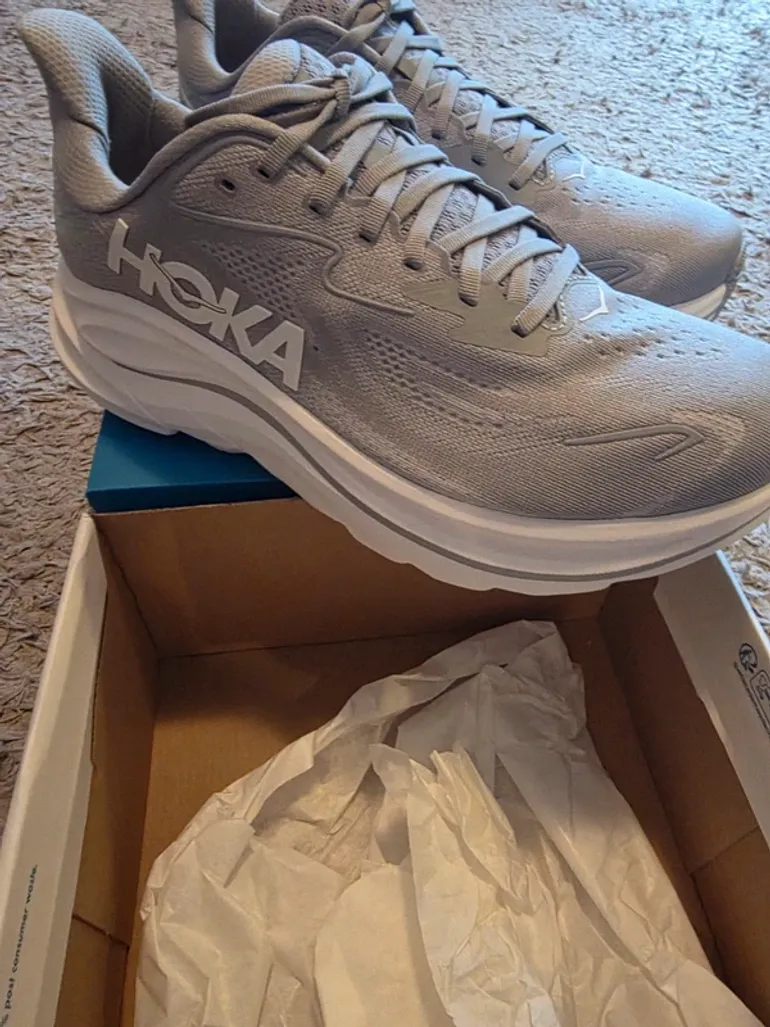 Used Hoka Clifton 10 Wide bike — image 3 of 8