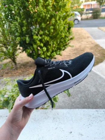 Used Pegasus Air zoom 40 Running Shoes