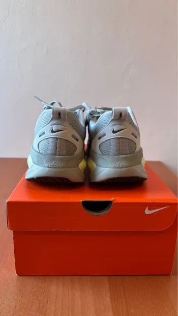 Used Nike Vomero 18 bike — image 4 of 14