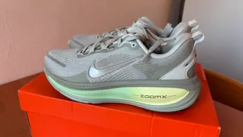 Used Nike Vomero 18 bike — image 2 of 14