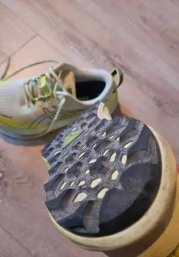 Used Asics Trabuco Max 3 bike — image 3 of 4