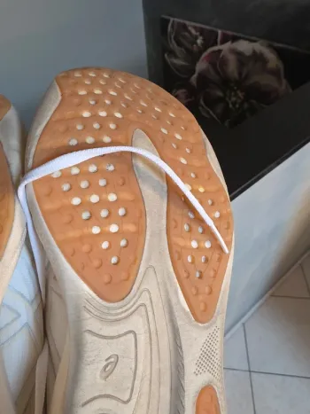 Used Asics Gel Nimbus 25 bike — image 4 of 5