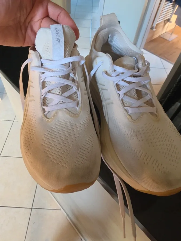 Used Asics Gel Nimbus 25 bike — image 2 of 5