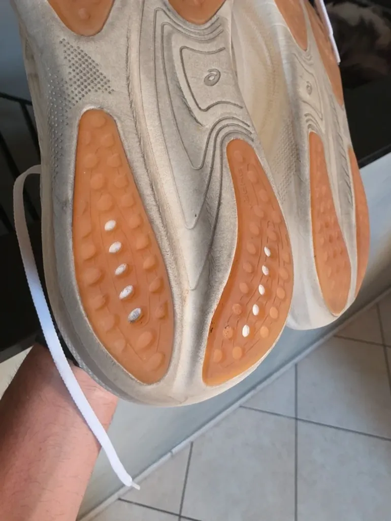 Used Asics Gel Nimbus 25 bike — image 3 of 5