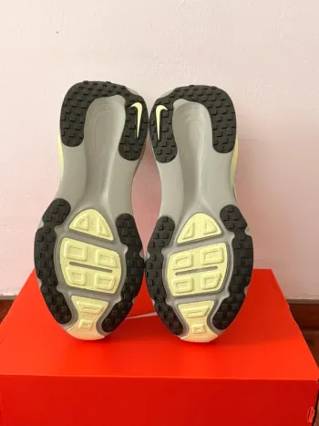 Used Nike Vomero 18 bike — image 6 of 8