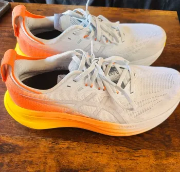 Used Asics Gel Nimbus 28 bike — image 4 of 6