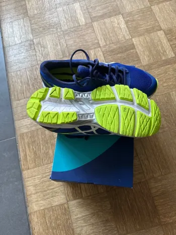 Used Asics Running Shoes bike — image 2 of 5