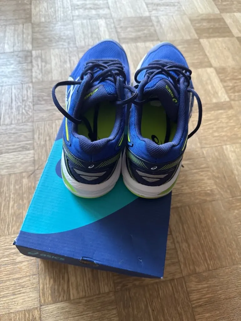 Used Asics Running Shoes bike — image 5 of 5