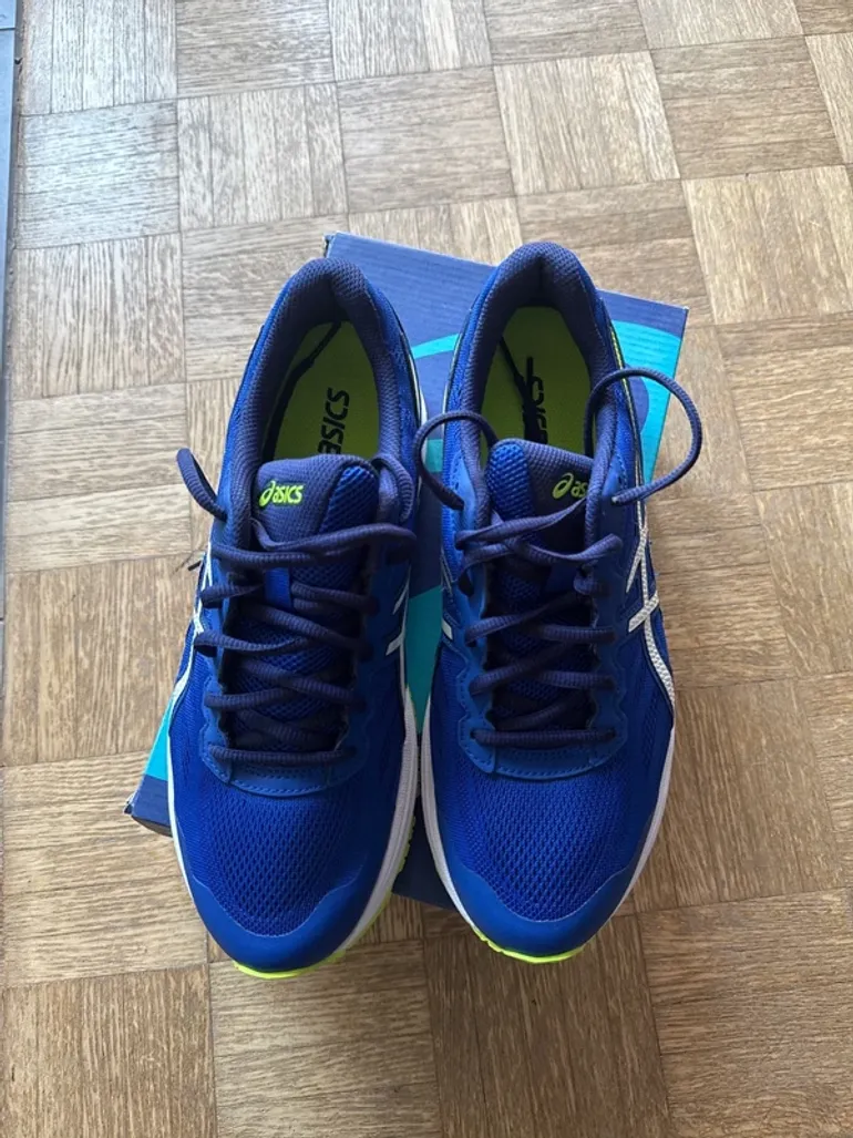 Used Asics Running Shoes bike — image 4 of 5