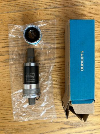 Gebrauchtes Shimano BB-UN300 2026 Drivetrain & Pedals