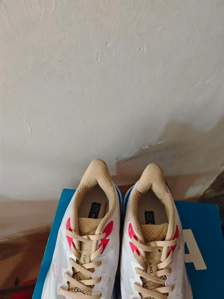Used Hoka Laufschuhe bike — image 3 of 6